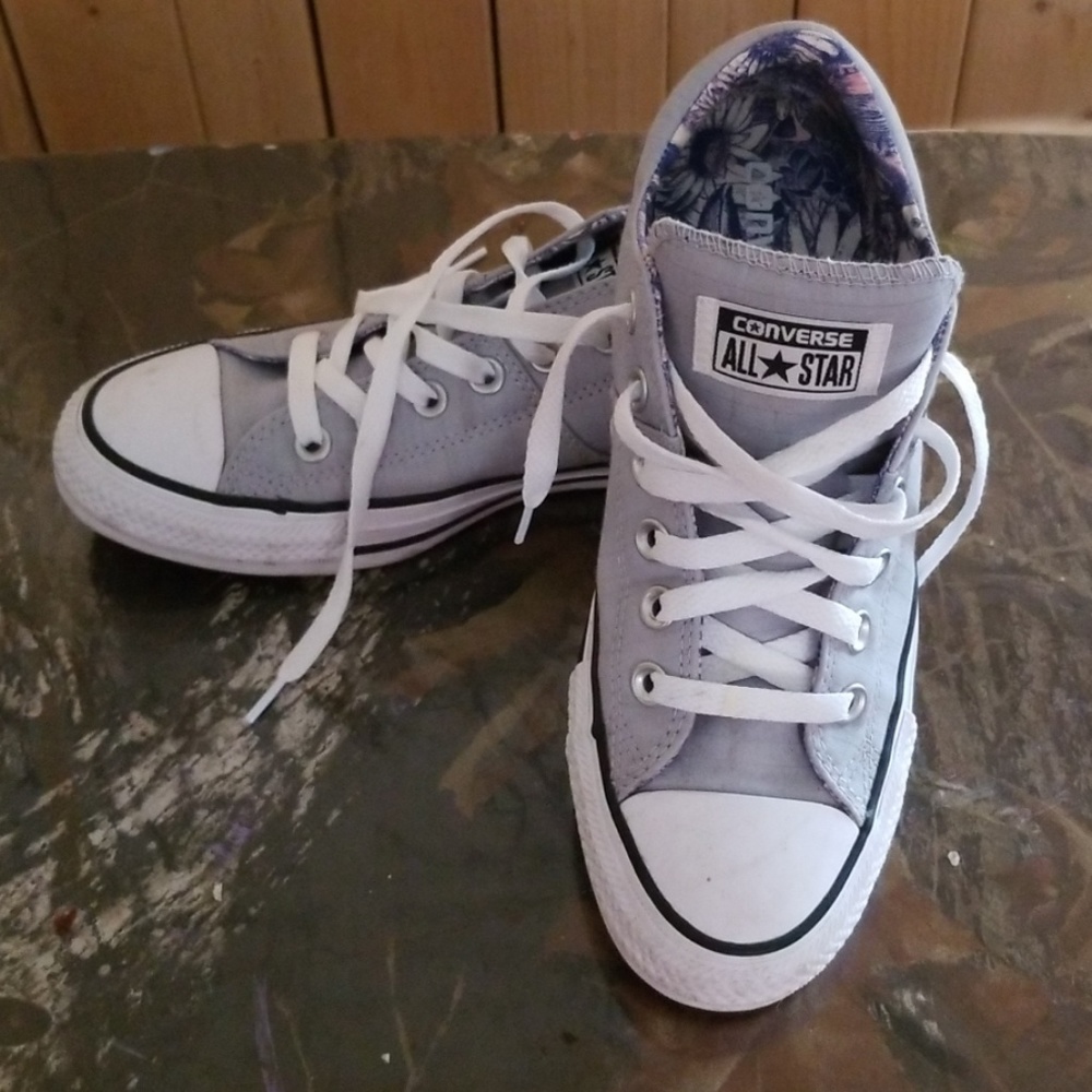 Converse size 7